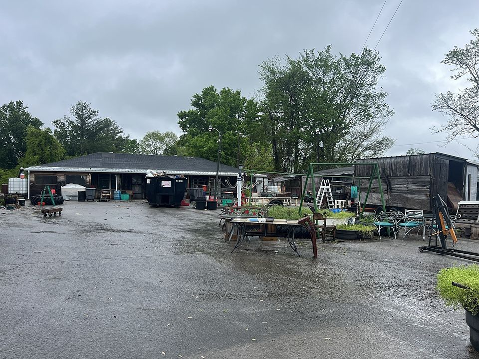 2nd image of 10610 Old Highway 52