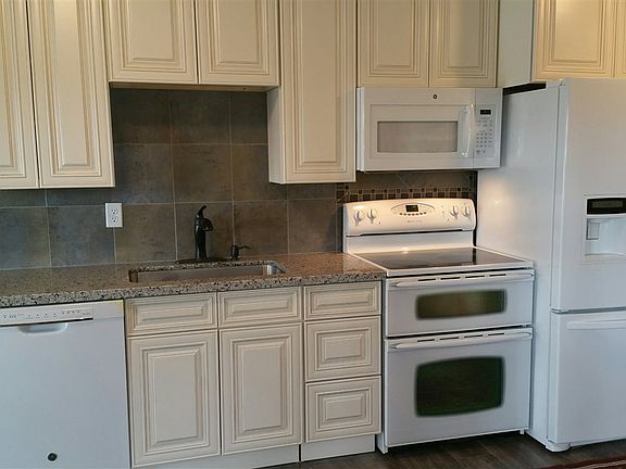 4th image of 342 Bayview Blvd