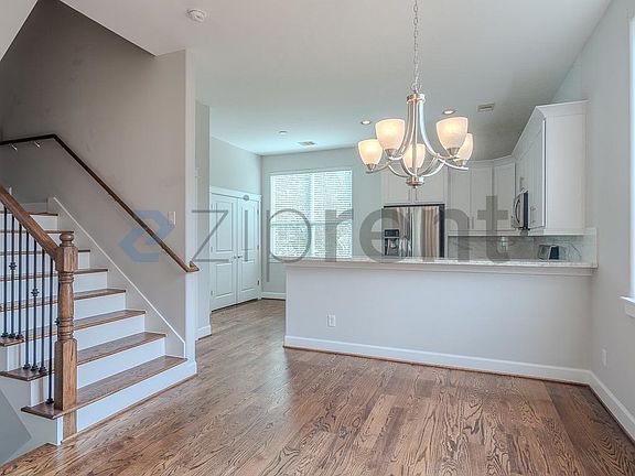 5th image of 850 W 20th St #850