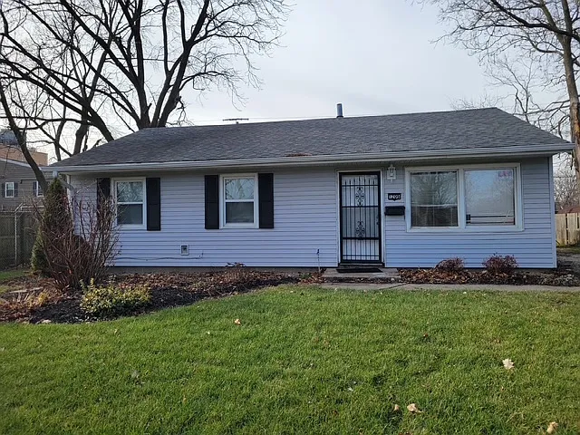 3 bed, $1,350 — Photo 1