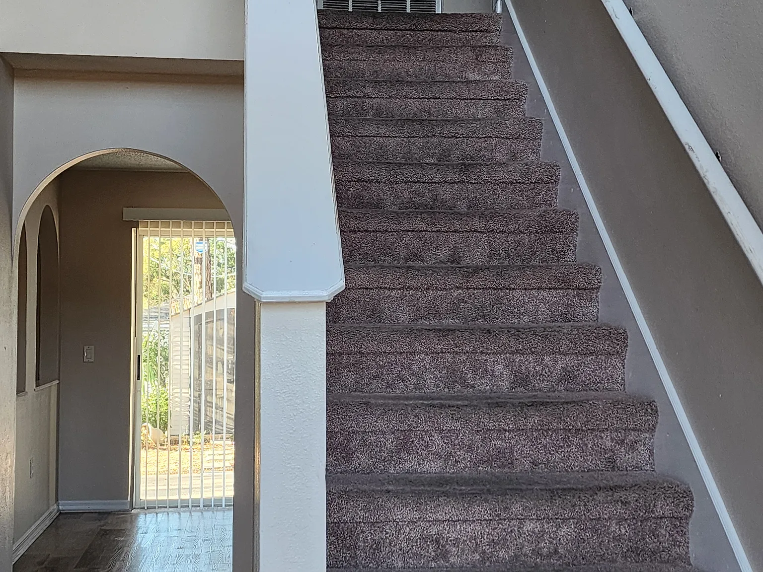4 bed, 2.5 bath, 2222 sqft, $2,000 — Photo 2