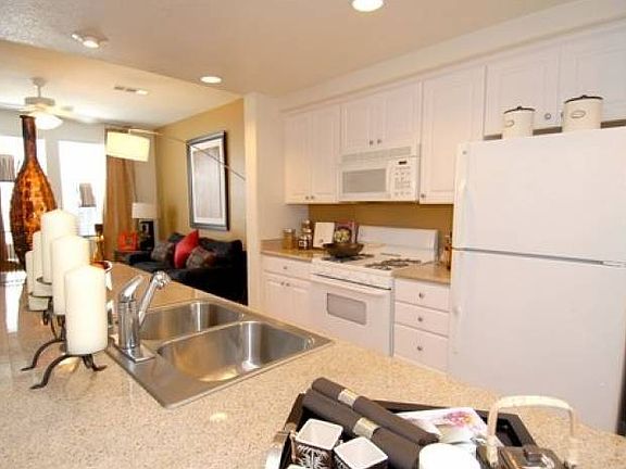 Gourmet kitchen