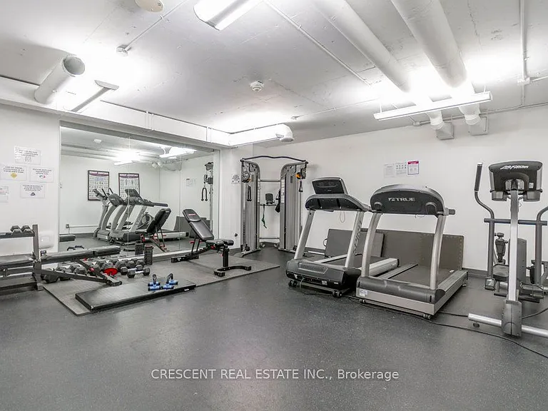 650 King St W #402 — Photo 23