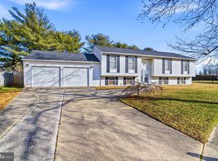 26 Dover Ln, Sicklerville, NJ 08081