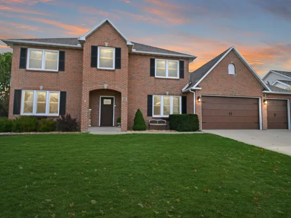 26 Pebblebrook Ct, Bloomington, IL 61705