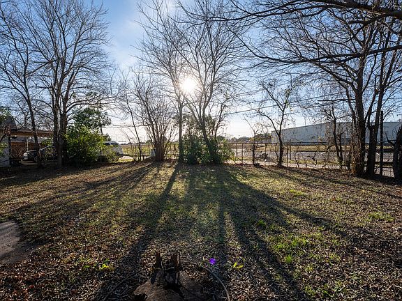 4th image of 309 Brookview Dr