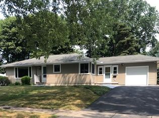100 Larkspur Ln, Rochester, NY 14622
