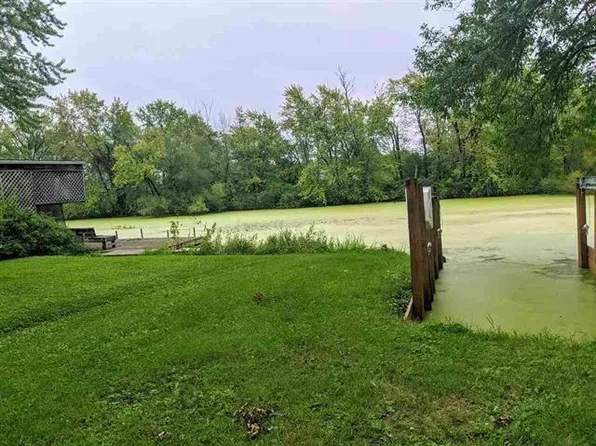 532 E River Dr, Omro, WI 54963