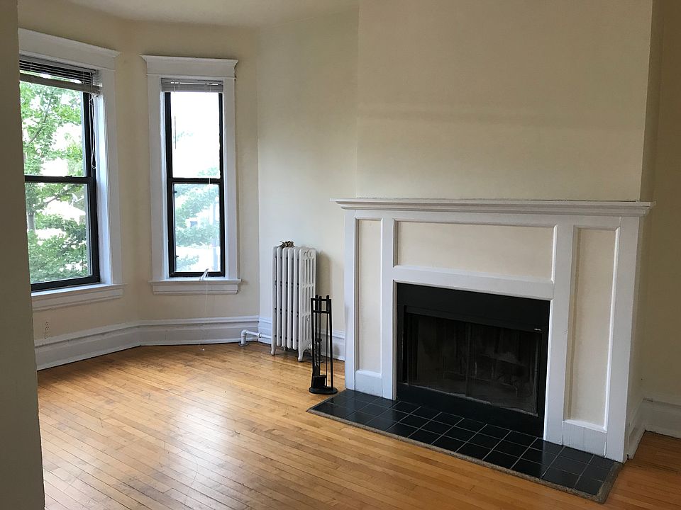1st image of 3606 N Racine Ave #2N