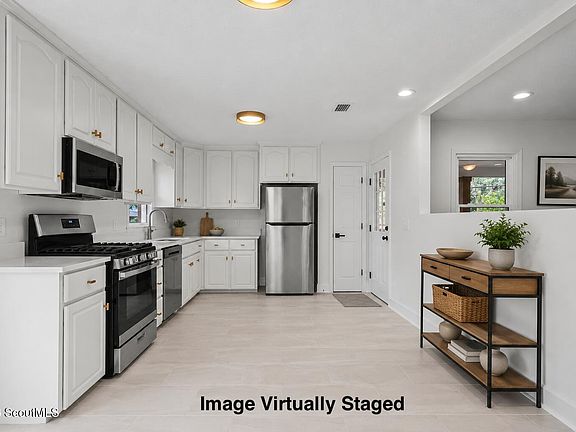 4th image of 200 Reynolds St