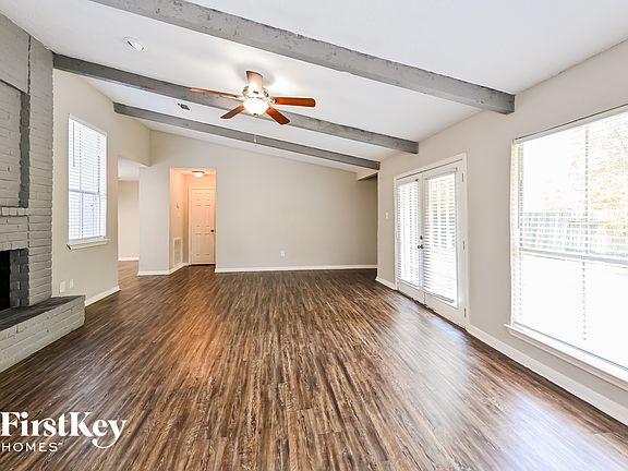 3rd image of 15827 Pine Mountain Dr
