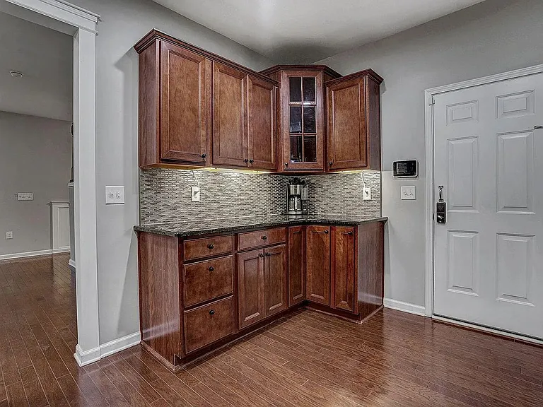 239 Lynchwick Ln — Photo 12