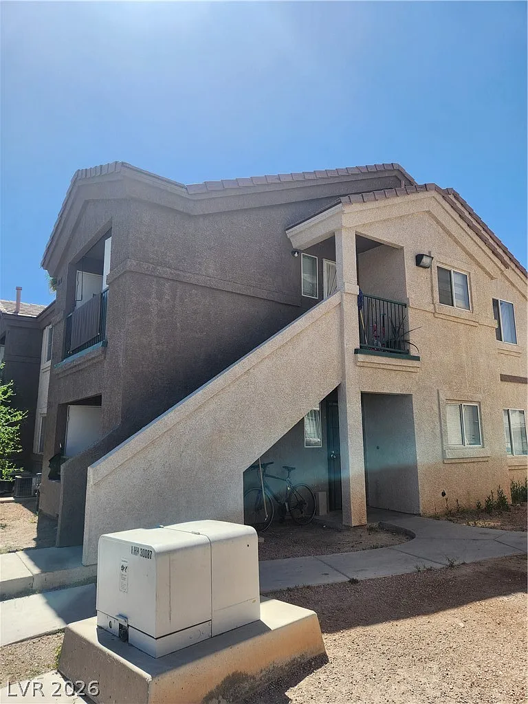 2 bed, 2.0 bath, 895 sqft, $1,150 — Photo 1