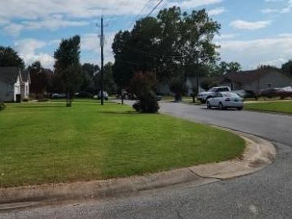 Exterior Neighborhood (street photo)