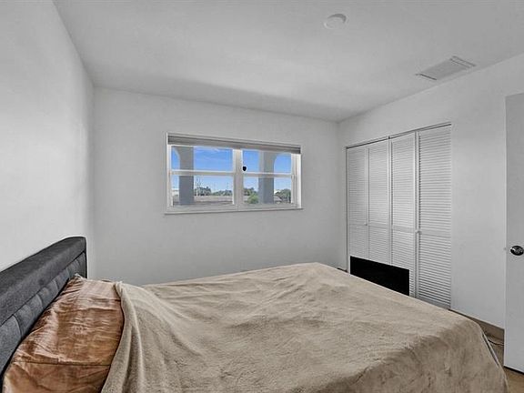5th image of 236 Castlewood Dr APT 303