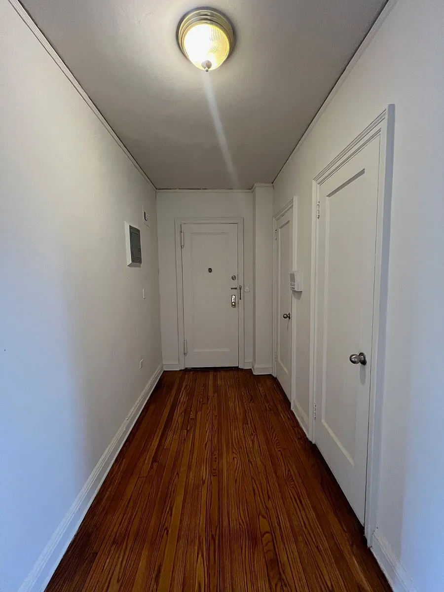 Building Photo - 625 Gramatan Ave #4U