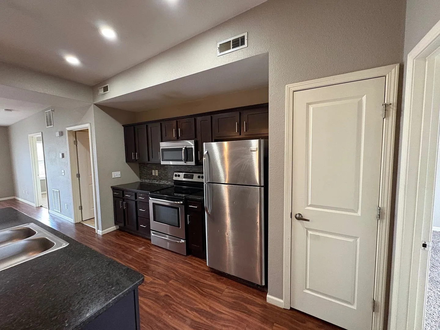1200 W Walnut Street — Photo 3