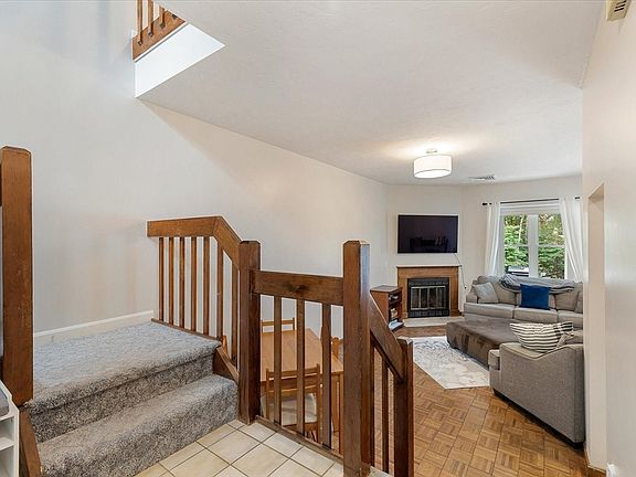 4th image of 22 Thayer Pond Dr #2