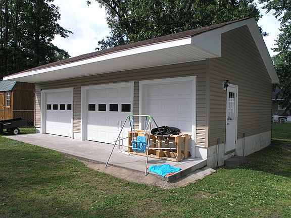 2nd image of 706 E 14th St
