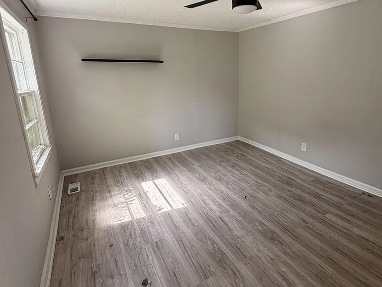 1202 Cline Ave #B — Photo 3