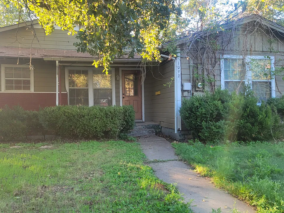 1092 W Elm St