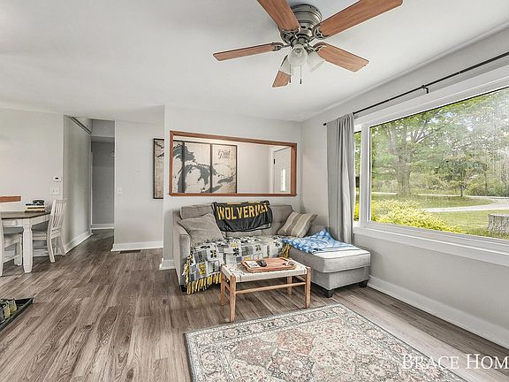 5th image of 12110 Edgerton Ave NE