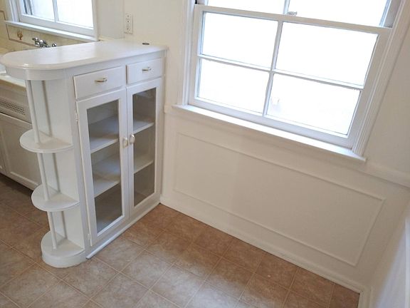 5th image of 1419 N Laurel Ave #1419