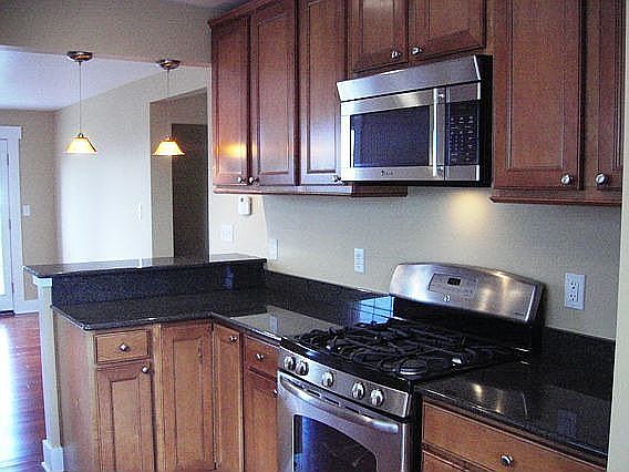 Kitchen Granite & Stainless