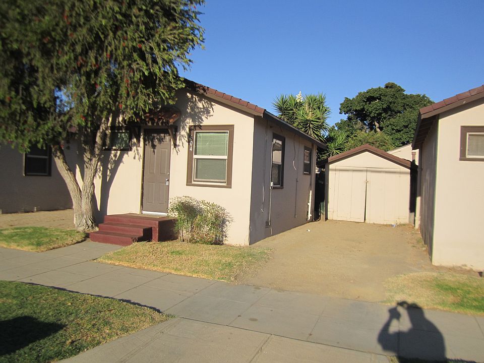 604 S. Curryer + Garage and yard