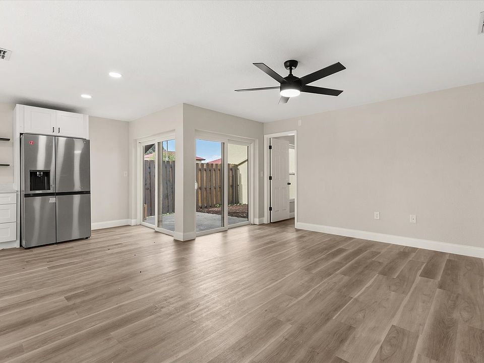 1st image of 443 Hunter Cir