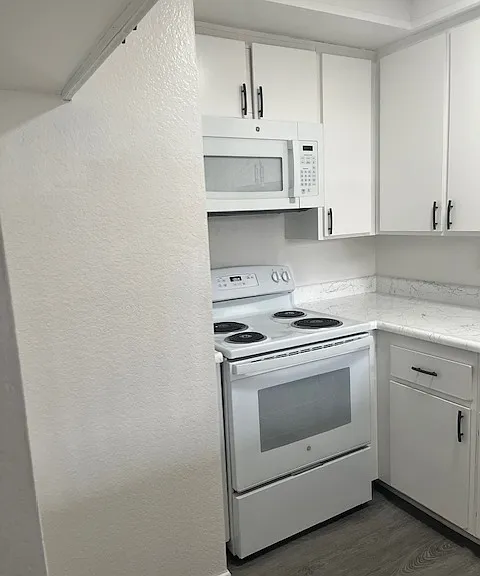 Stone Creek Apartments — Photo 15