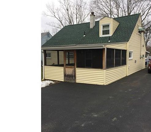 2nd image of 293 N Roanoke Ave
