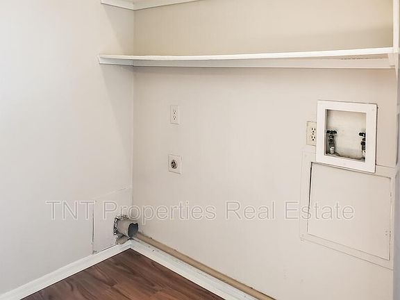 3rd image of 302 Manuel Dr #B