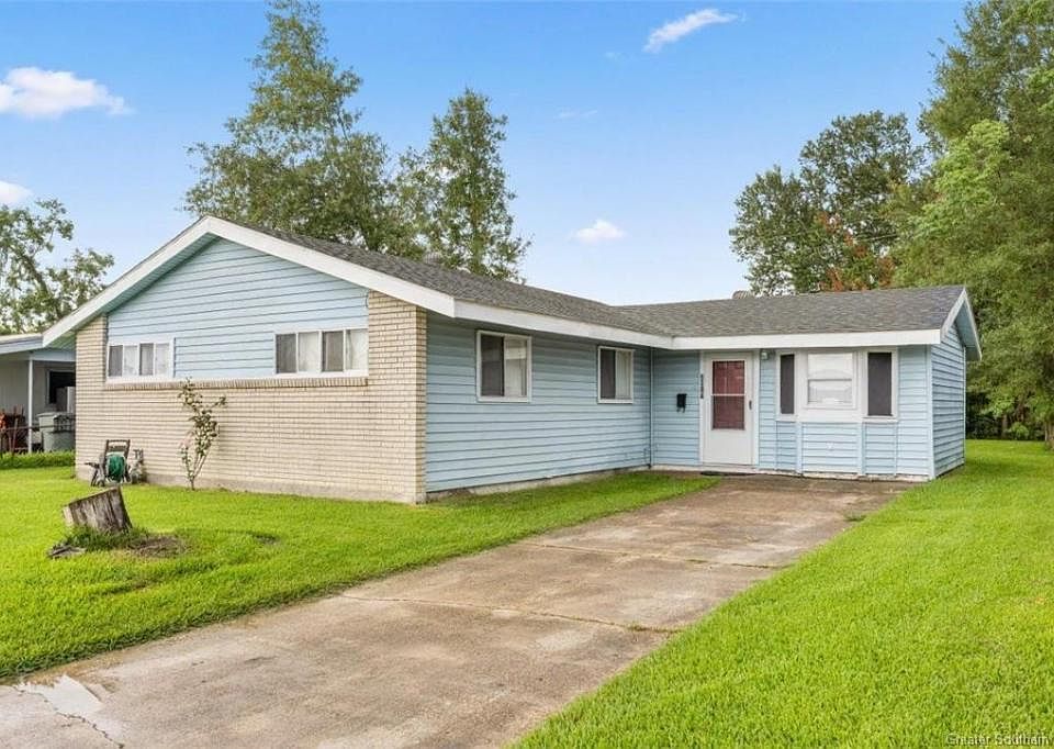 1st image of 3017 General Pershing Dr