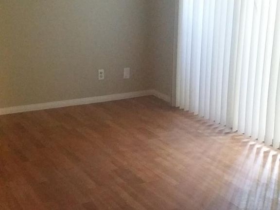 2nd image of 816 Hedge Way Unit 1