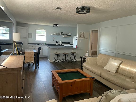 2nd image of 20413 Longview Rd