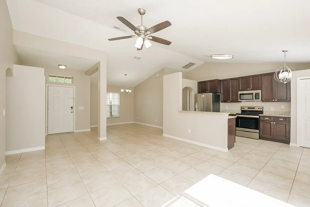 3 bed, 2.0 bath, 1349 sqft, $2,970 — Photo 4