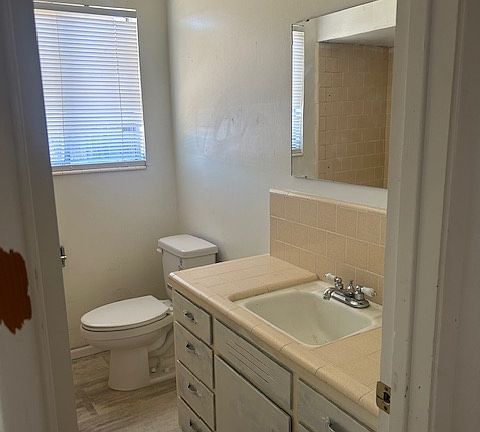 3rd image of 723 W Kettleman Ln