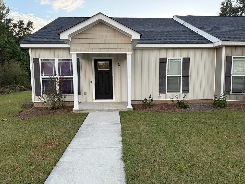 207 Washington Place Dr
