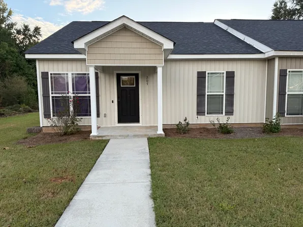207 Washington Place Dr, Perry, GA 31069