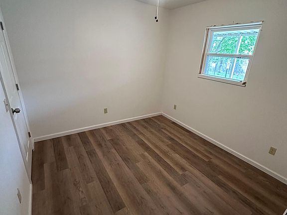 3rd image of 212 N Poplar St #1/2