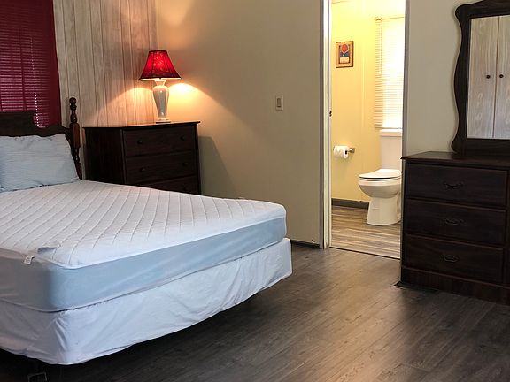 Master bedroom with ensuite bathroom can accomodate a king size bed (home is being rented unfurnished)