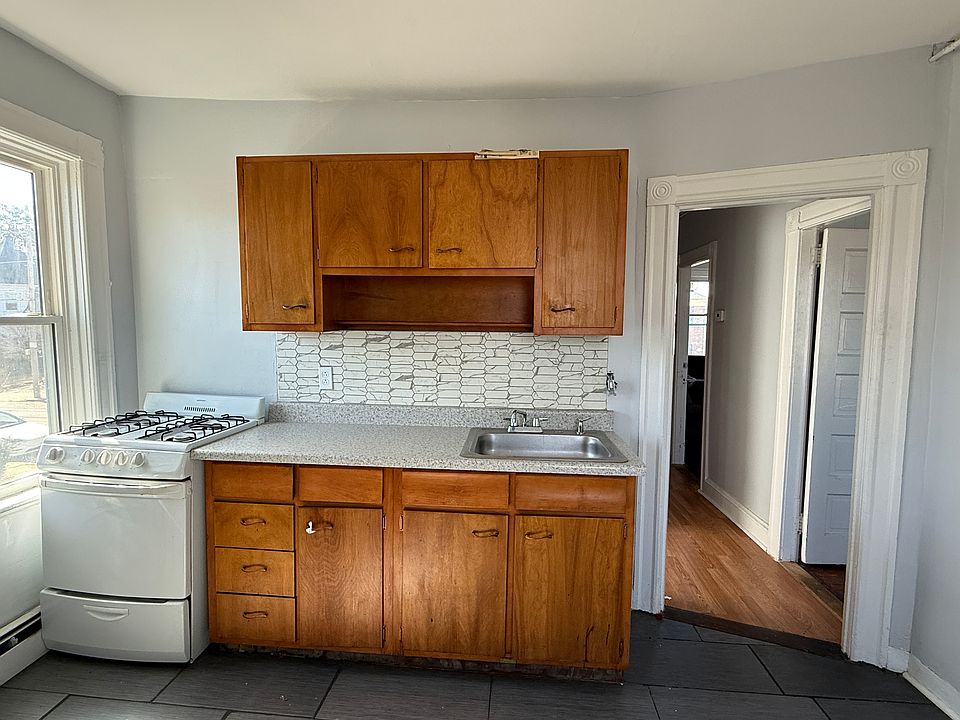 1st image of 190 Waterman Ave #2R