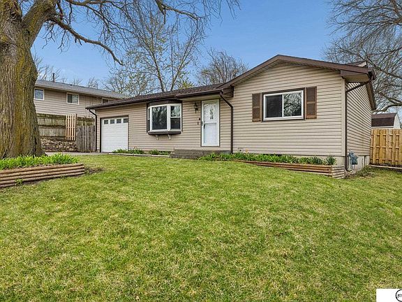 3rd image of 261 E Cherrywood Dr