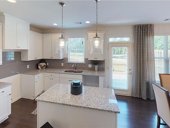 4th image of 2116 Watts Ln