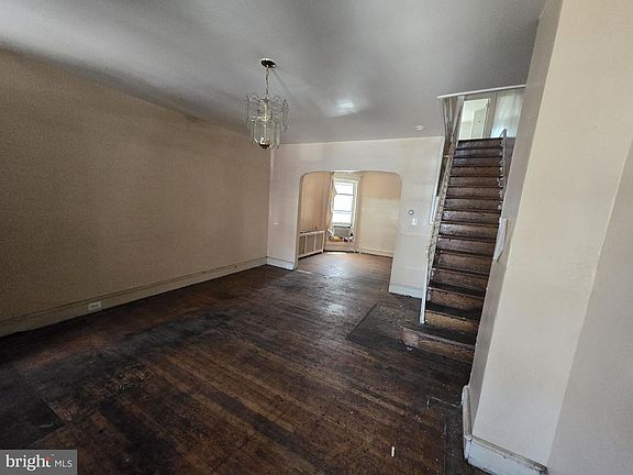 3rd image of 422 W Ashdale St