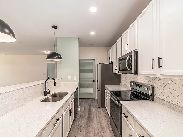 2221 Pretty Lake Ave — Photo 46