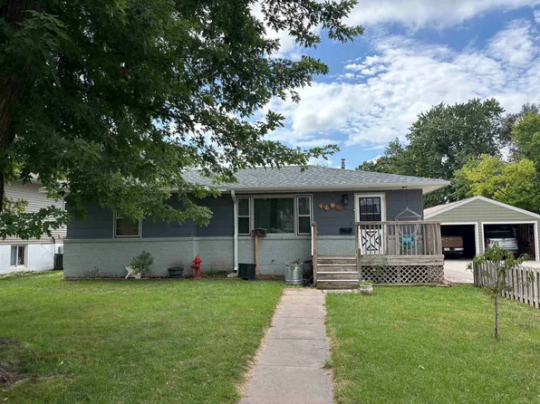 1107 Sherman St, Holdrege, NE 68949