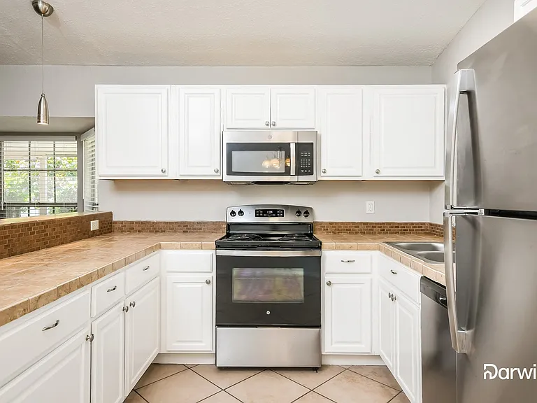 935 Whisper Lake Dr — Photo 3