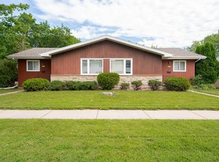 1458 W 2nd Ave, Oshkosh, WI 54902